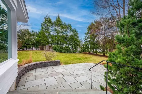 Exterior - 20 Dunbarton Rd, Needham, MA 02492 photo 4 of 7