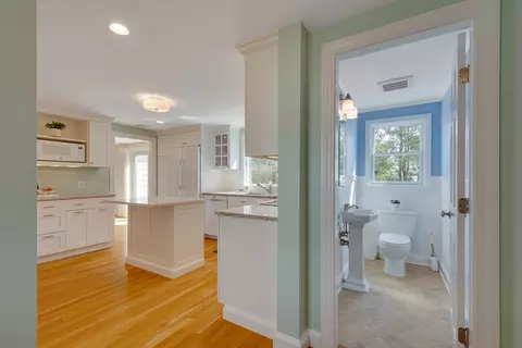 Entry Way - 20 Dunbarton Rd, Needham, MA 02492 photo 3 of 3