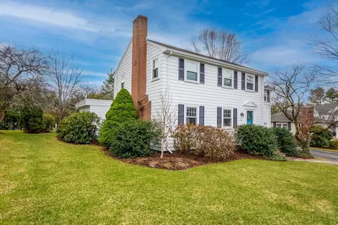 Exterior - 20 Dunbarton Rd, Needham, MA 02492 photo 3 of 7