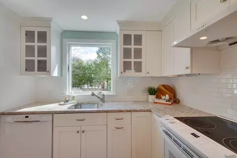 Kitchen - 20 Dunbarton Rd, Needham, MA 02492 photo 5 of 5