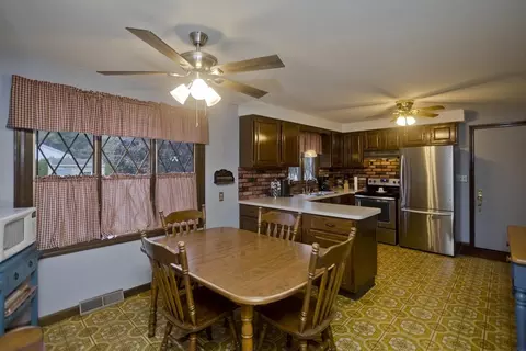 144 Deane St, Chicopee, MA 01020 photo 5