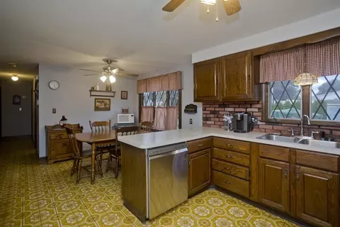 144 Deane St, Chicopee, MA 01020 photo 3
