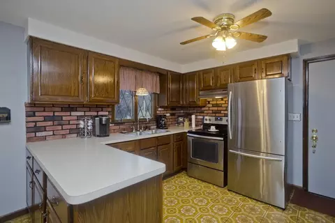 144 Deane St, Chicopee, MA 01020 photo 2