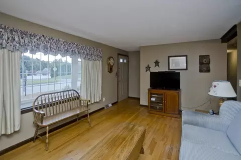 144 Deane St, Chicopee, MA 01020 photo 8