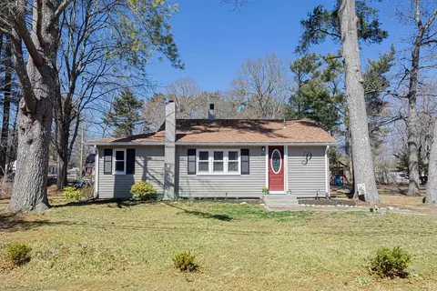 47 West St, Carver, MA 02330