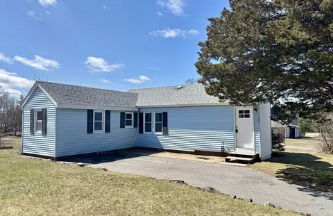 22 Columbus Ave, Templeton, MA 01468