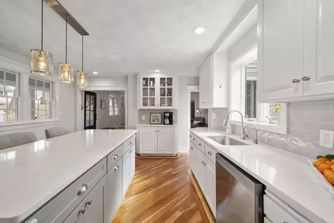 9 Fairview St, Danvers, MA 01923 photo 4