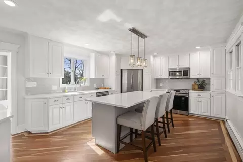9 Fairview St, Danvers, MA 01923 photo 2