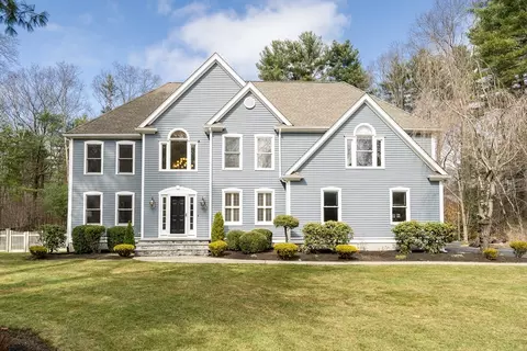 23 Woodhaven Dr, Franklin, MA 02038