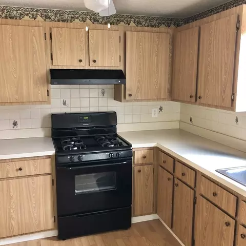 126 Willard St #K, Lowell, MA 01851