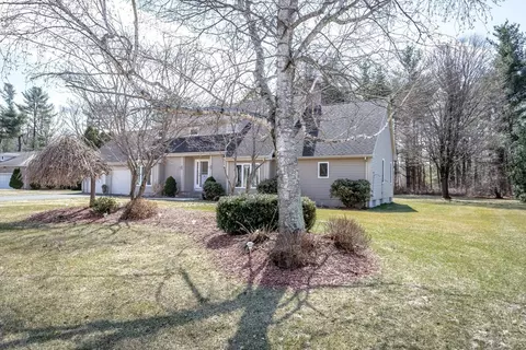 42 Mockingbird Ln, Westfield, MA 01085