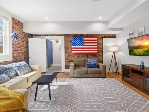 310 Court St #5, Plymouth, MA 02360