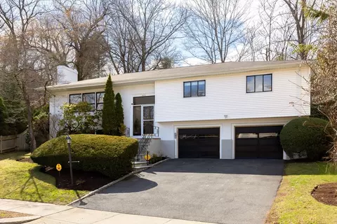 535 Clinton, Chestnut Hill, MA 02467