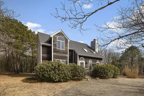 73 Dodgers Hole Rd, Edgartown, MA 02539
