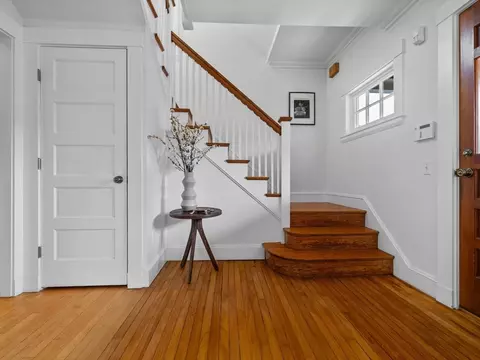 Entry Way - 4 Middlesex St, Wellesley, MA 02482 photo 2 of 2