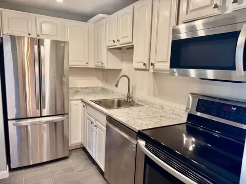 95 Fountain Ln #14, Weymouth, MA 02190