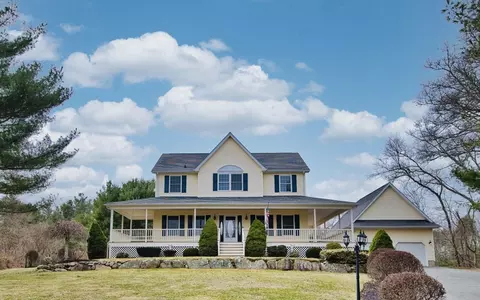 3 Eliza Ln, Dartmouth, MA 02747