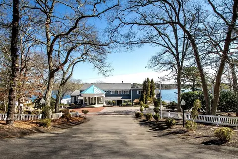 110 Valley Rd, Plymouth, MA 02360