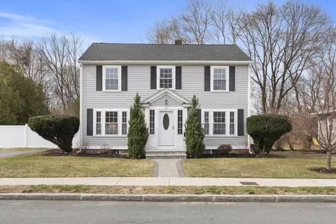 46 Enmore St, Andover, MA 01810