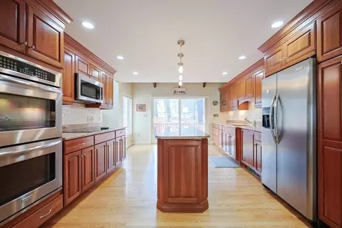 125 Nonset Path, Acton, MA 01720 photo 3