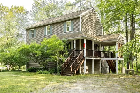 3 Berry Patch Ln, Hillsborough, NH 03244