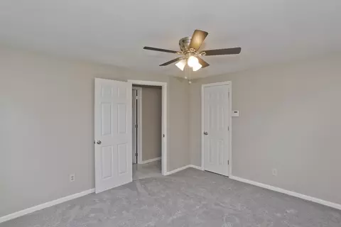 Bedroom - 75 Penncastle St, Springfield, MA 01129 photo 2 of 10