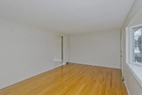 Living - 75 Penncastle St, Springfield, MA 01129 photo 6 of 6