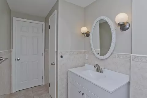 Bath - 75 Penncastle St, Springfield, MA 01129 photo 5 of 5