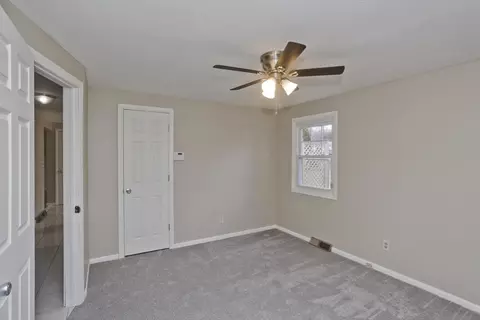 Bedroom - 75 Penncastle St, Springfield, MA 01129 photo 7 of 10