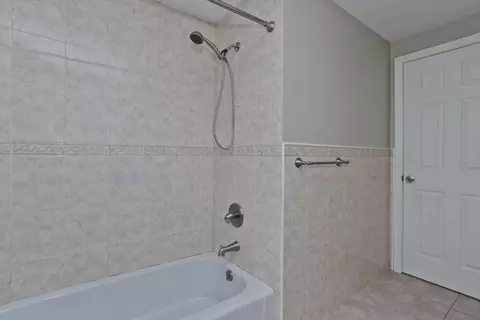 Bath - 75 Penncastle St, Springfield, MA 01129 photo 2 of 5