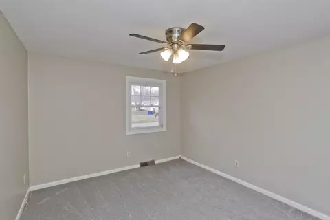 Bedroom - 75 Penncastle St, Springfield, MA 01129 photo 3 of 10