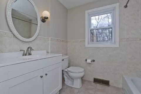 Bath - 75 Penncastle St, Springfield, MA 01129 photo 1 of 5