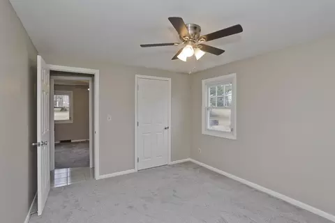Bedroom - 75 Penncastle St, Springfield, MA 01129 photo 6 of 10