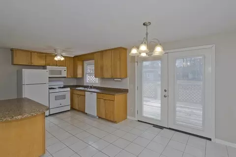 Kitchen - 75 Penncastle St, Springfield, MA 01129 photo 1 of 3