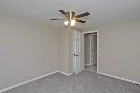 Bedroom - 75 Penncastle St, Springfield, MA 01129 photo 4 of 10