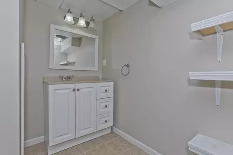 Bath - 75 Penncastle St, Springfield, MA 01129 photo 3 of 5