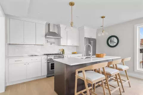 220 Bowen St #4, Boston, MA 02127