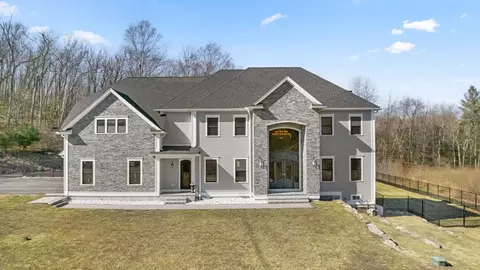 60 Mccracken Rd, Millbury, MA 01527