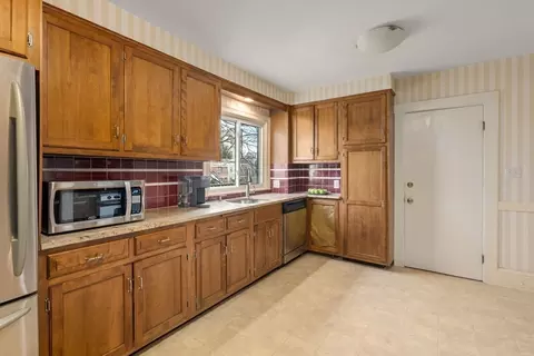 65 Atherton Rd, Brookline, MA 02446 photo 16
