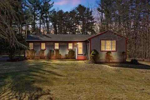 45 King St, Raynham, MA 02767