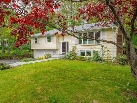 10 Foster Rd, Lexington, MA 02421