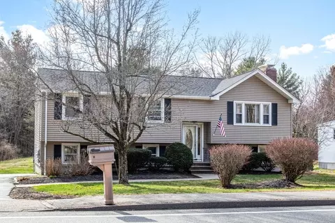 88 Beach St, Foxboro, MA 02035
