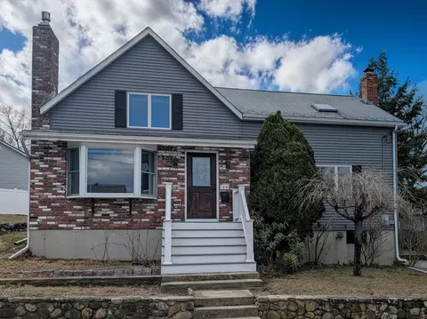 16 Edgemere Ave, Burlington, MA 01803