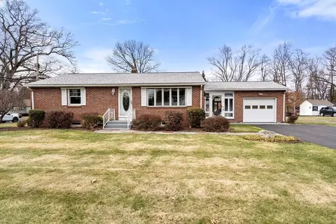 5 Kent St, West Springfield, MA 01089