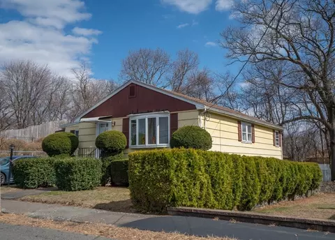 24 Hayes St, Lynn, MA 01905