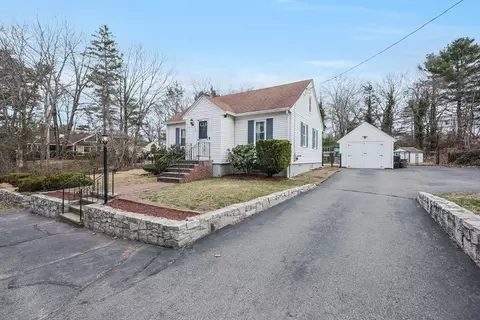 254 Lakewood Dr, Stoughton, MA 02072