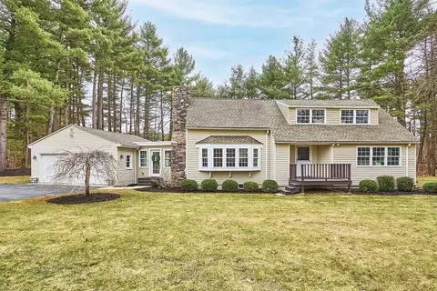 32 Worden Rd, Tyngsborough, MA 01879
