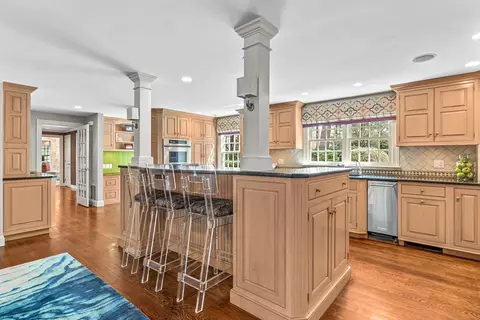 22 Chadwick Rd, Weston, MA 02493 photo 8