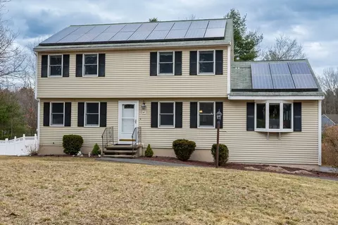 47 Kings Field Rd, Dracut, MA 01826