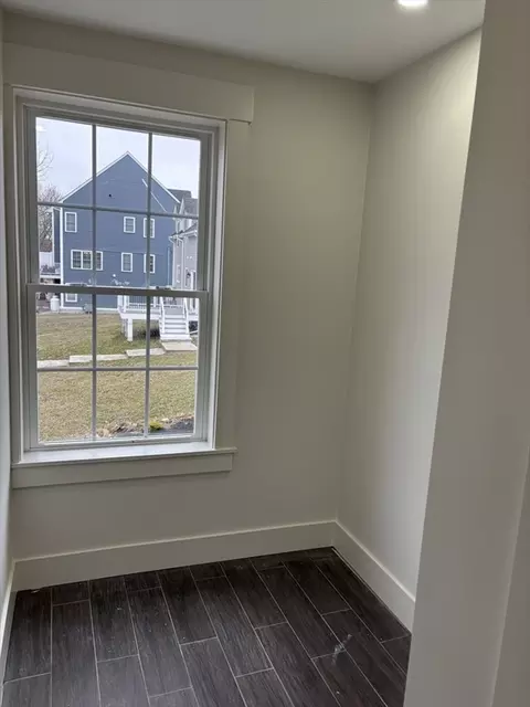 72 Valmor St, Worcester, MA 01604 photo 9